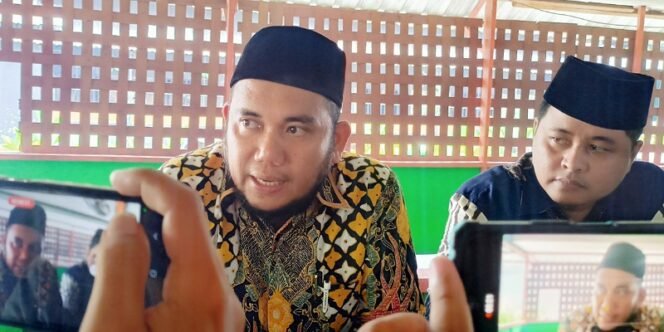 
					Mukhlis Ramalan, Pengacara Memberikan Keterangan Pers Kepada Awak Medi di Tarakan. Foto: fokusborneo.com