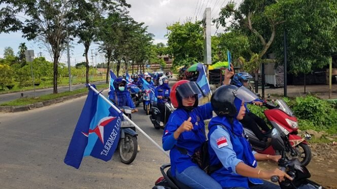 
					Konvoi ke kantor KPU, Partai Demokrat Tarakan serahkan berkas caleg. Foto : Fokusborneo.com 