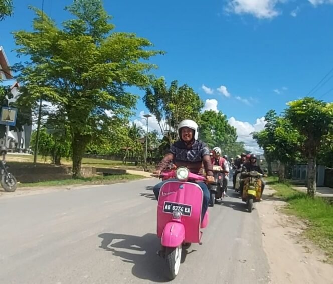 
					Herman konvoi naik vespa daftar balon DPD RI ke KPU Kaltara. Foto : Ist 