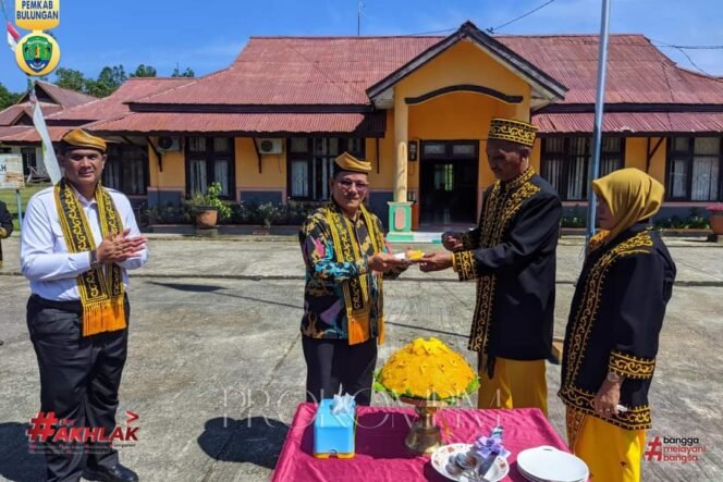 
					Wabup Ingkong Ala Hadiri Taysakuran HUT ke 20 Kecamatan Tanjung Palas Tengah