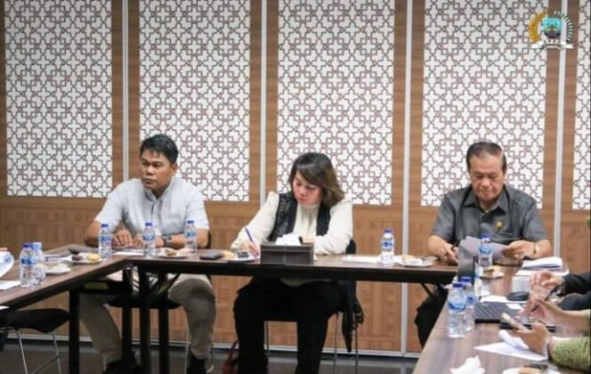 
					Pansus 4 Samakan Persepsi Soal Raperda Pembentukan dan Susunan Perangkat Daerah