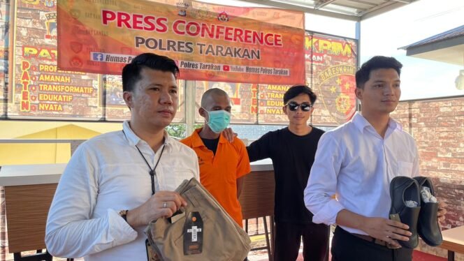 
					EF (40) tersangka pembobolan Ramayana Departemen Store 
