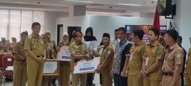 
					Desa Sambungan Selatan meraih juara 1 Lomba Kepala Desa Berprestasi Tingkat Provinsi Kaltara Tahun 2023 dan Meraih Penghargaan Penginputan Indeks Desa Membangun Tercepat 