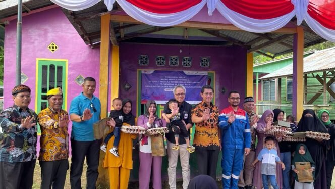 
					Kunjungan Kerja Sekretaris Utama Badan Koordinasi Keluarga Berencana Nasional (BKKBN), Â BKKBN RI, Tavip Agus Rayanto dan Wakil Gubernur Kaltara Yansen TP di lokasi program CSR PT. Pertamina EP Bunyu Field di Bunyu, Kabupaten Bulungan, Sabtu (24/6).Foto :Ika/Fokusborneo