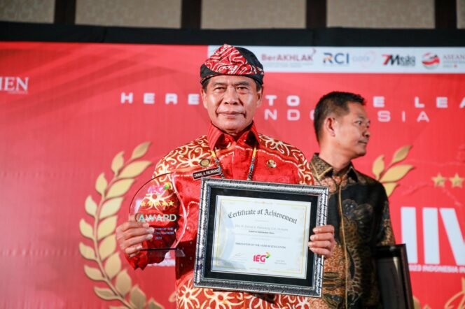 
					PENGHARGAAN : Gubernur Kaltara, Drs H Zainal A Paliwang, SH, M.Hum peroleh 2 Penghargaan dalam gelaran Indonesia Future Leaders Awards (IFLA) 2023 di Trans Resort Bali, Kabupaten Badung, Provinsi Bali, Jumat (23/6/2023).Foto : Dkisp Kaltara 

