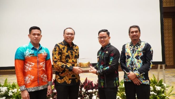 
					Bupati Ibrahim Ali Paparkan RTRW Kabupaten Tana Tidung Bersama Kementerian