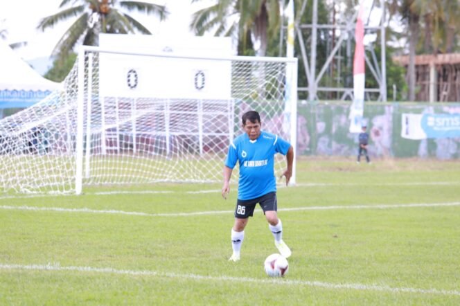 
					FOKUS PRA-PON : Gubernur Kaltara, Drs H Zainal A Paliwang SH, M.Hum berharap tim sepak bola Kaltara lolos Pra PON.Foto : Dkisp Kaltara 


