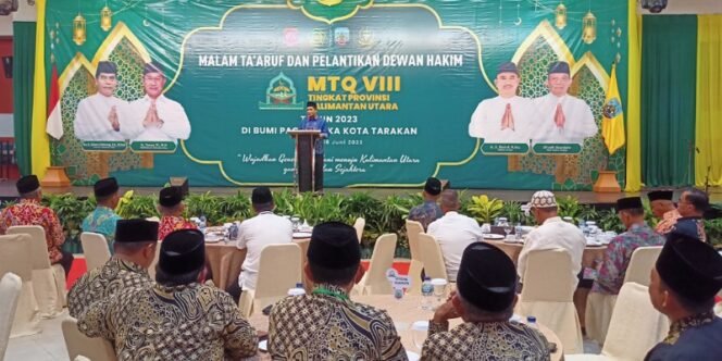 
					Kakanwil Kemenag Kaltara H Safi'i Jamri Saat Memberikan Sambutan Dalam Acara Malam Ta'aruf dan Pelantikan Dewan Hakim MTQ Ke VIII Tingkat Provinsi Kaltara Tahun 2023. Foto: fokusborneo.com
