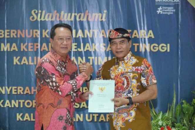 
					Pemprov Serahkan Sertifikat Lahan Pembangunan Kajati Kaltara
