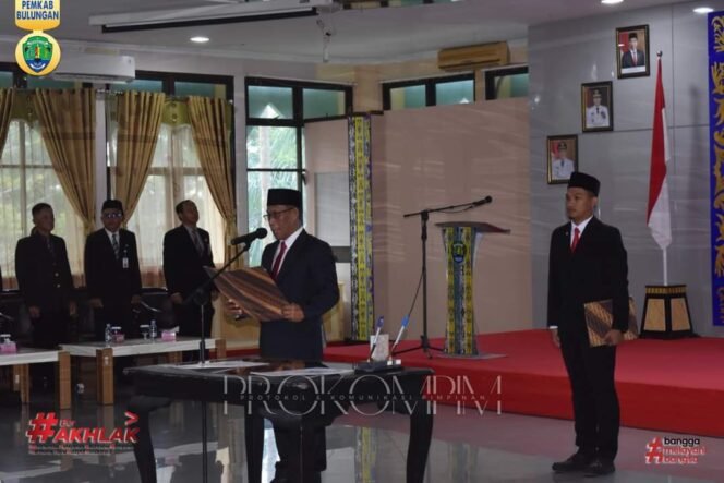 
					Bupati Bulungan, Syarwani melantik 24 pejabat administrator dan pengawas di lingkungan Pemkab Bulungan Rabu (12/7)