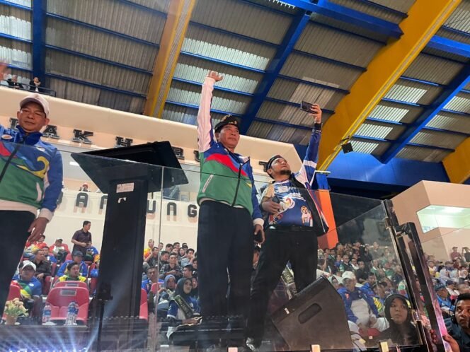 
					Pembukaan Fornas VII Jawa Barat, Gubernur Bangga Kontingen Kaltara Tampilkan Kearifan Lokal.Foto : Dkisp Kaltara 


