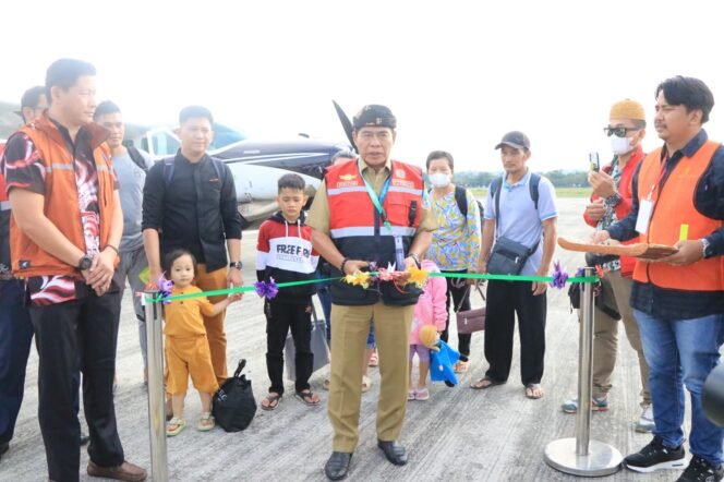 
					Gubernur Kaltara Drs.H.Zainal A Paliwang Launching Penerbangan Bersubsidi ke wilayah Perbatasan dan 3T

