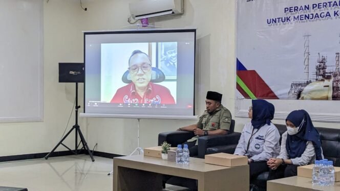 
					Anggota Komisi VI DPR RI Deddy Yevri Hanteru Sitorus saat mengikuti sosialisasi program BUMN, Senin (12/7)