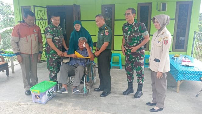 
					Dalam Rangka HUT Kodam VI/Mlw  ke-65 Personel Kodam VI/Mlw Menyambung Silaturahmi bersama Purnawirawan TNI AD dan Warakawuri, Kamis(13/7)