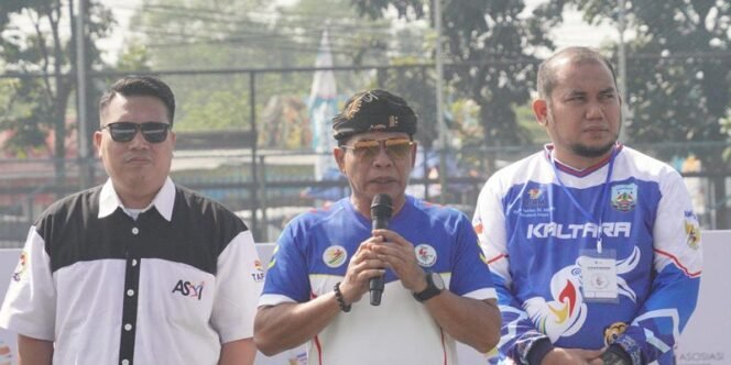 
					Sekretaris Kormi Kaltara Mukhlis Ramlan Bersama Gubernur Kaltara Zainal Arifin Paliwang. Foto: ist