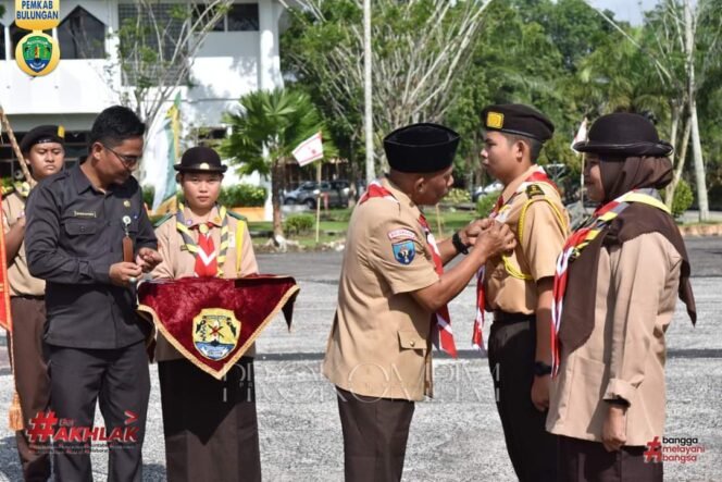 
					Bupati Bulungan, Syarwani, S.Pd, M.Si memimpin upacara peringatan HUT ke 62 tahun 2023 Gerakan Pramuka di halaman Kantor Bupati pada Jumat (25/8). 