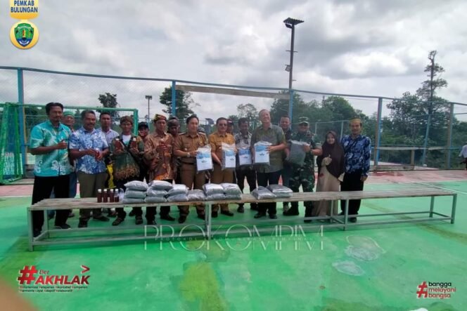 
					Pupuk Kompos dan Madu Kelulut Unggulan Desa Gunung Sari