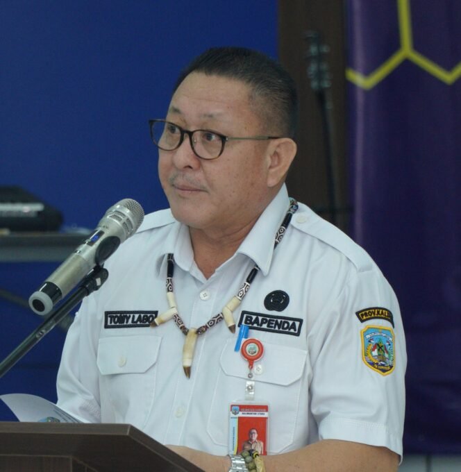 
					Kepala Badan Pendapatan Daerah (Bapenda) Kaltata, Dr. Tomy Labo 