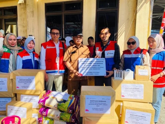 
					 PT Pertamina Patra Niaga Regional Kalimantan Kembali menunjukan kepeduliannya bagi Masyarakat sekitar dengan menyalurkan bantuan bagi masyarakat yang menjadi korban musibah kebakaran Beringin 4 pada Selasa (8/8) lalu. 

