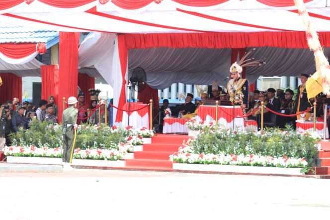 
					PENGIBARAN BENDERA : Wagub Kaltara, Dr Yansen TP, M.Si menjadi Inspektur Upacara Peringatan Kemerdekaan RI ke 78 di Lapangan Agatish, Tanjung Selor, Kabupaten Bulungan, Kamis (17/8)


