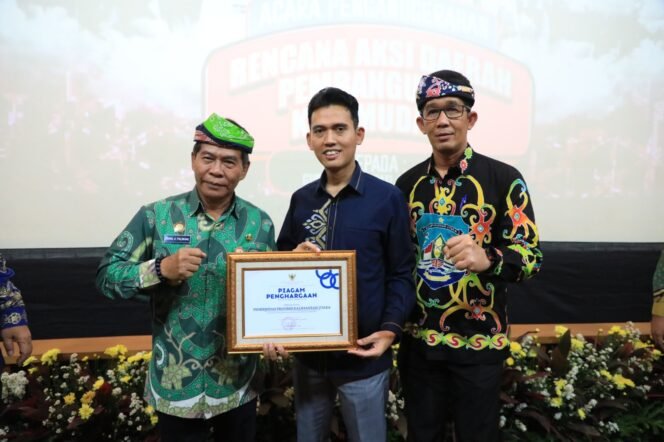 
					Bersama 7 Kepala Daerah, Gubernur Kaltara Raih Penghargaan Rencana Aksi Daerah Pembangunan Kepemudaan