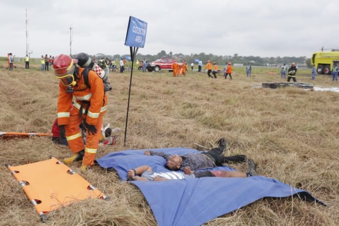 
					 PT Angkasa Pura I cabang Bandar Udara Internasional Sultan Aji Muhammad Sulaiman (SAMS) Sepinggan Balikpapan menggelar Latihan Penanggulangan Keadaan Darurat (PKD) Ke 111 sekala besar. 

