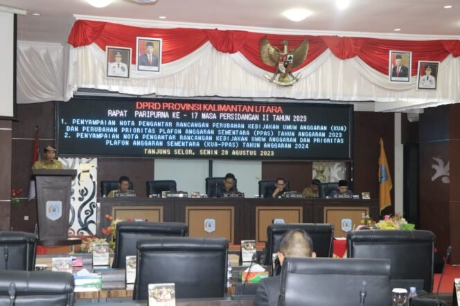 
					PARIPURNA : Gubernur dan Wagub Kaltara (Drs. H. Zainal A. Paliwang, SH., M.Hum â€“ Dr Yansen TP, M.Si) menghadiri Rapat Paripurna di DPRD Kaltara, Senin (28/8).Foto : Dkisp Kaltara 

