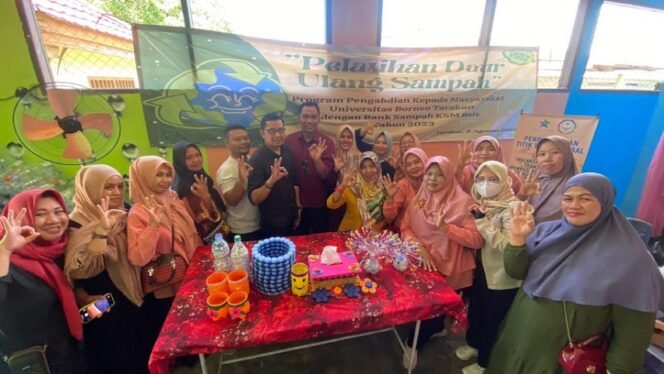 
					Pelatihan daur ulang sampah Program Pengabdian Kepada Masyarakat UBT dengan Bank Sampah KSM Bais.