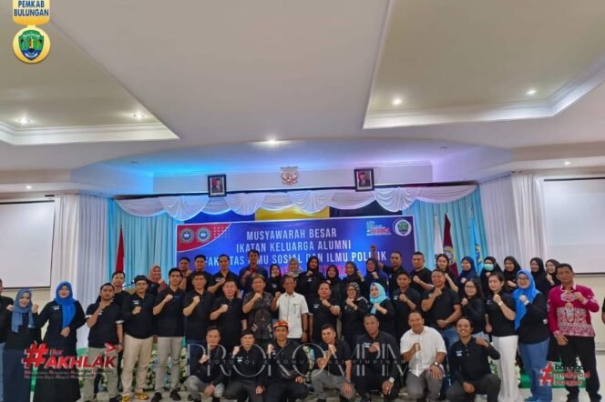 
					Bupati Bulungan, Syarwani, S.Pd, M.Si menghadiri pembukaan Musyawarah Besar Ikatan Keluarga Alumni Fakultas Ilmu Sosial dan Ilmu Politik (Mubes IKA FIsipol) di Auditorium Universitas Kaltara (Unikaltar) pada Kamis (14/9). 