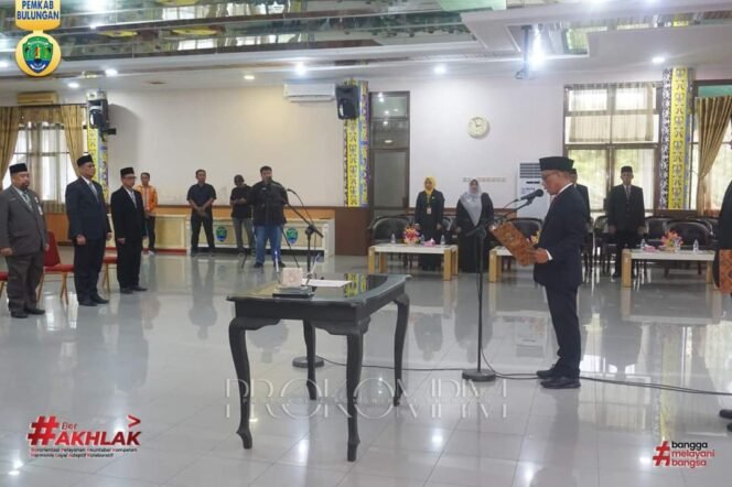 
					Bupati Bulungan, Syarwani Lantik 7 Pejabat Pimpinan Tinggi Pemerintah Kabupaten Bulungan, bertempat di Ruang Tenguyun Lantai II Kantor Bupati pada Jumat (15/9). 