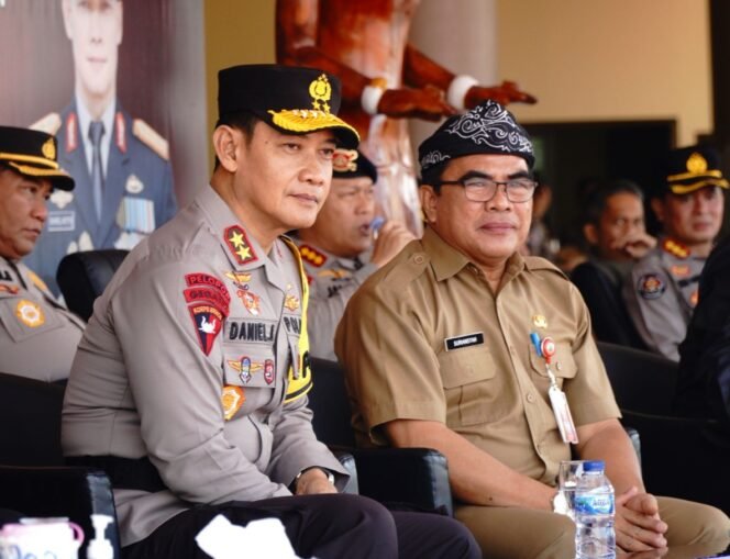 
					GELAR PASUKAN : Sekprov Kaltara, Dr H Suriansyah, M.AP menghadiri Apel Gelar Pasukan Operasi Zebra Kayan 2023 di Lapangan Mako Polda Kaltara, Senin (4/9). 

