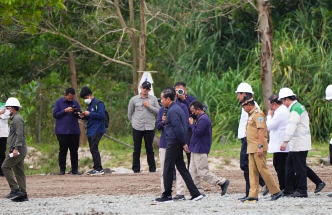 
					GAET INVESTOR : Gubernur Kaltara, Drs H Zainal A. Paliwang SH, M.Hum mendampingi kunjungan Presiden RI Joko Widodo beberapa waktu lalu.