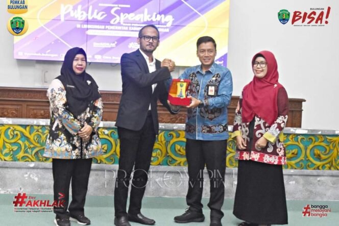 
					37 pejabat terdiri Kepala OPD serta pejabat Bimbingan teknis (bimtek) Public Speaking berlangsung di Gedung BKPSDM Bulungan pada Kamis (26/10).