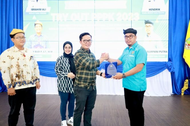 
					Bupati Ibrahim Ali Buka Tryout Seleksi PPPK, Ini Pesannya