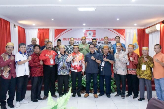 
					MUSWILUB : Gubernur Kaltara, Drs H Zainal A Paliwang SH, M.Hum menghadiri pelaksanaan Muswilub BPW KKSS di Hotel Pangeran Khar, Sabtu (14/10).Foto : Dkisp Kaltara 

