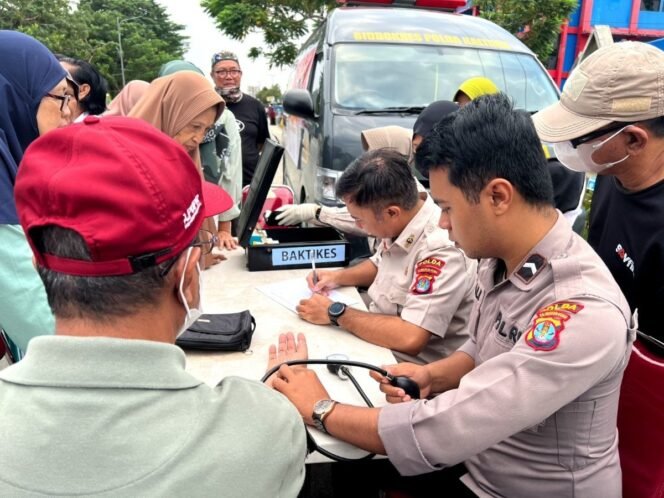 
					Biddokkes Polda Kaltara Melaksanakan Kegiatan Pelayanan Kesehatan Gratis
