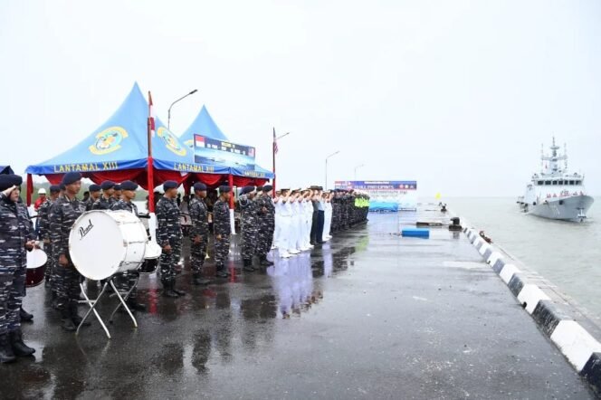 
					Perkuat Keamanan Wilayah Laut Perbatasan, Tiga Negara Gelar Latgab Trilateral Maritime Patrol di Tarakan, Senin (16/10)



