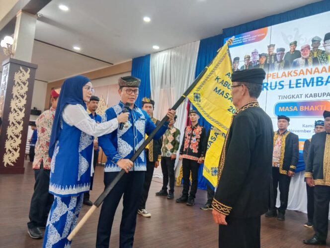 
					Pelantikan ketua dan pengurus Lembaga Adat Tidung tingkat Kabupaten Tana Tidung masa bhakti 2023-2028 secara resmi dilantik dan dikukuhkan oleh Ibrahim Ali, pada Kamis pagi (2/11/2023).

