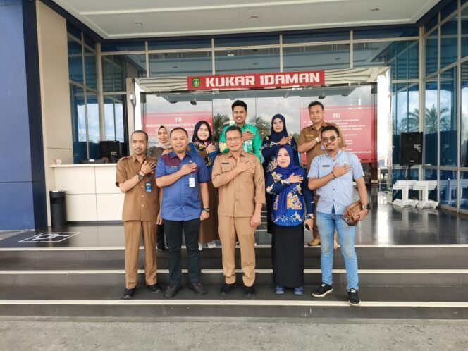 
					Dinas Komunikasi dan Informatika (Diskominfo) Kabupaten Tana Tidung, melakukan kunjungan dalam rangka temu audiensi dan menjalin silaturahmi ke Kantor Dinas Komunikasi dan Informatika Kabupaten Kutai Kartanegara (Tenggarong) pada Selasa (14/11).


