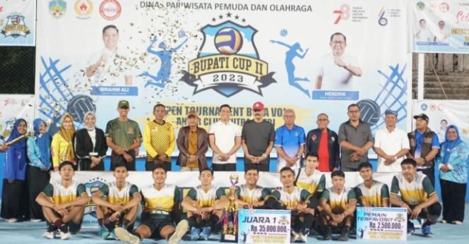 
					JUARA: Penutupan Open Tournament Bola Voli Bupati Cup II tahun 2023 yang digelar Dinas Pariwisata, Pemuda dan Olahraga (Disparpora) Tana Tidung.