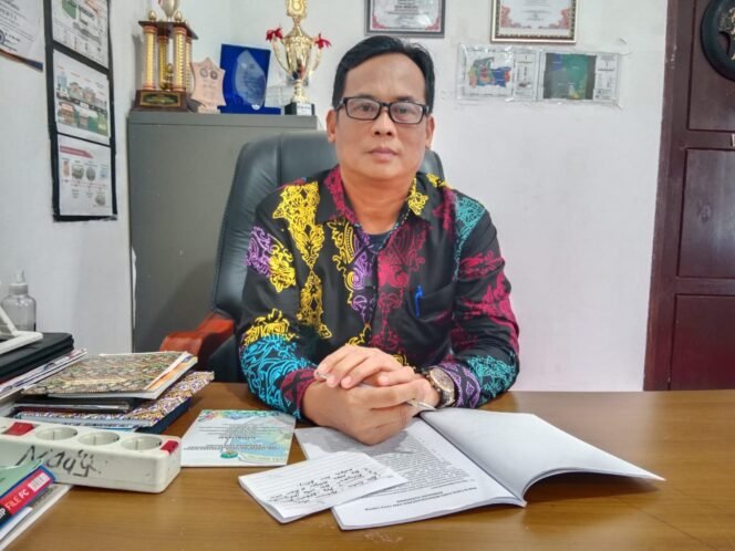 
					Kepala Desa Mendupo, Agus Siswanto 
