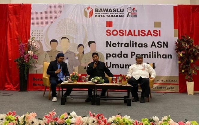 
					Anggota Bawaslu Kota Tarakan Andi Muhammad Saifullah memberikan materi sosialisasi netralitas ASN. Foto : Ist
