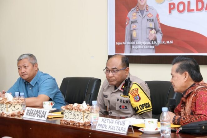 
					Jalin sinergitas untuk menjaga kerukunan antar umat beragama (FKUB) Wakapolda Kaltara Brigjen Pol. Kasmudi, S.I.K., menggelar Coffee Morning dan Sarapan Bersama di Ruang 91 Polda Kaltara, Selasa (28/11/2023).


