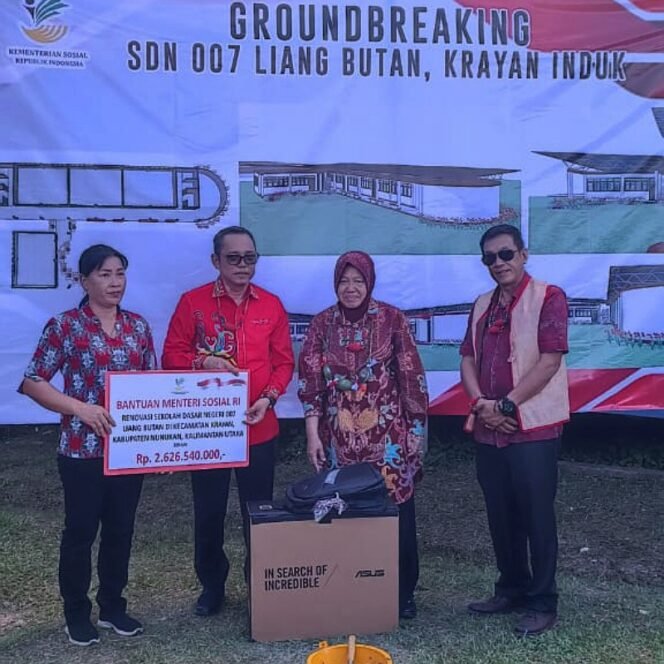 
					Groundbreaking Sekaligus penyerahan bantuan renovasi SD 007 Krayan. Foto: fokusborneo.com