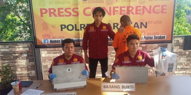 
					Kasat Reskrim Polres Tarakan Gelar Press Release Pengungkapan Kasus Pencurian Base Band Tower Telekomunikasi. Foto: fokusborneo.com