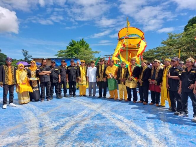 
					Tradisi penurunan Padaw Tuju Dulung (Perahu Tujuh Haluan) berlangsung di Area Pertamina RU V Kecamatan Bunyu pada Sabtu (16/12). 