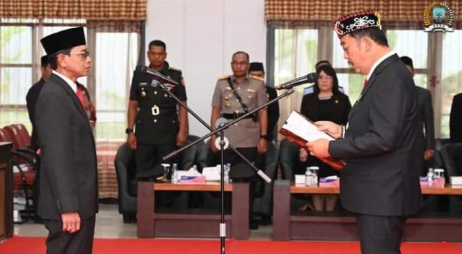 
					Muhammah Yusuf Ramlan resmi dilantik menjadi Anggota DPRD Provinsi Kalimantan Utara (Kaltara) menggantikan Norhayati Andris, Kamis (30/11/23). Ia dilantik sebagai Pengganti Antar Waktu (PAW) sisa masa jabatan 2019-2024. 

