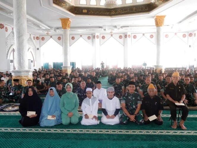 
					Rangakaian Hari Juang Kartika  TNI AD, Kodam VI Mulawarman Laksanakan Doa Bersama Serta Berikan Santunan
