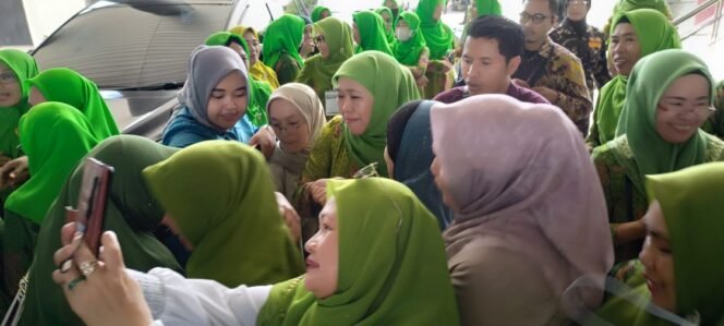 
					Ketua Umum Pimpinan Pusat (PP) Muslimat NU Khofifah Indar Parawansa menghadiri Tabligh Akbar Pelantikan Pengurus PAC dan Ranting Muslimat NU se-Kota Tarakan dan Peringatan Hari Ibu Ke-95, di Gedung Convention Hall Pemprov Kaltara, di Kelurahan Karang Harapan, Kota Tarakan, Senin (18/12/2023).
