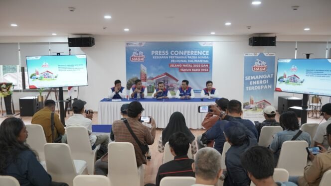 
					Dalam rangka memastikan ketersediaan stok dan penyaluran BBM serta LPG menjelang Hari Raya Natal 2023 dan Tahun Baru 2024, PT Pertamina Patra Niaga di Regional Kalimantan mengaktifkan Posko Satuan Tugas Natal dan Tahun Baru (Satgas Nataru) yang berlangsung mulai tanggal 15 Desember 2023 hingga 7 Januari 2024, Senin (18/12/23).
